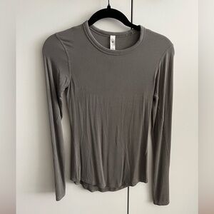 lululemon hold tight long sleeve shirt size 4